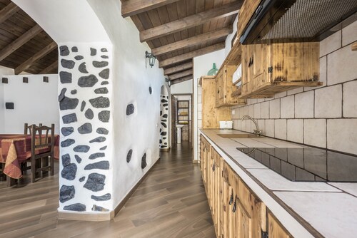 Holiday Home "Casa Los Mansino" with Sea View, Wi-Fi, Garden & Pool