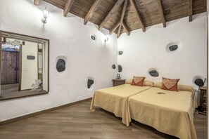 1 bedroom, iron/ironing board, free WiFi, bed sheets - Holiday Home "Casa Los Mansino" with Sea View, Wi-Fi, Garden & Pool (La Victoria de Acentejo)