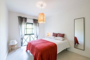 1 bedroom, iron/ironing board, free Internet