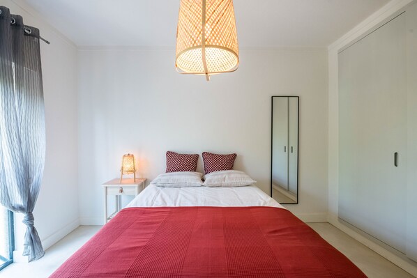 1 bedroom, iron/ironing board, free Internet