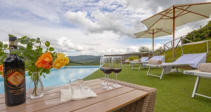 AMORE RENTALS - Villa Le Scuderie with Indoor Heated Pool, Garden, Terraces and Parking