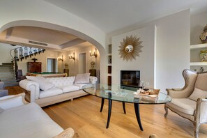 Smart-TV, Kamin, DVD-Player