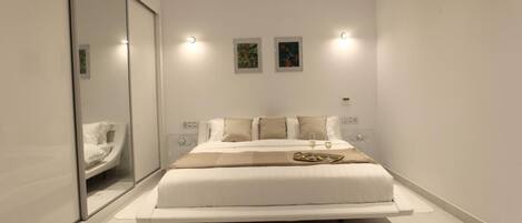 4 chambres, fer et planche à repasser, Wi-Fi, draps fournis