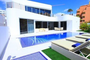 室外游泳池，恒温泳池