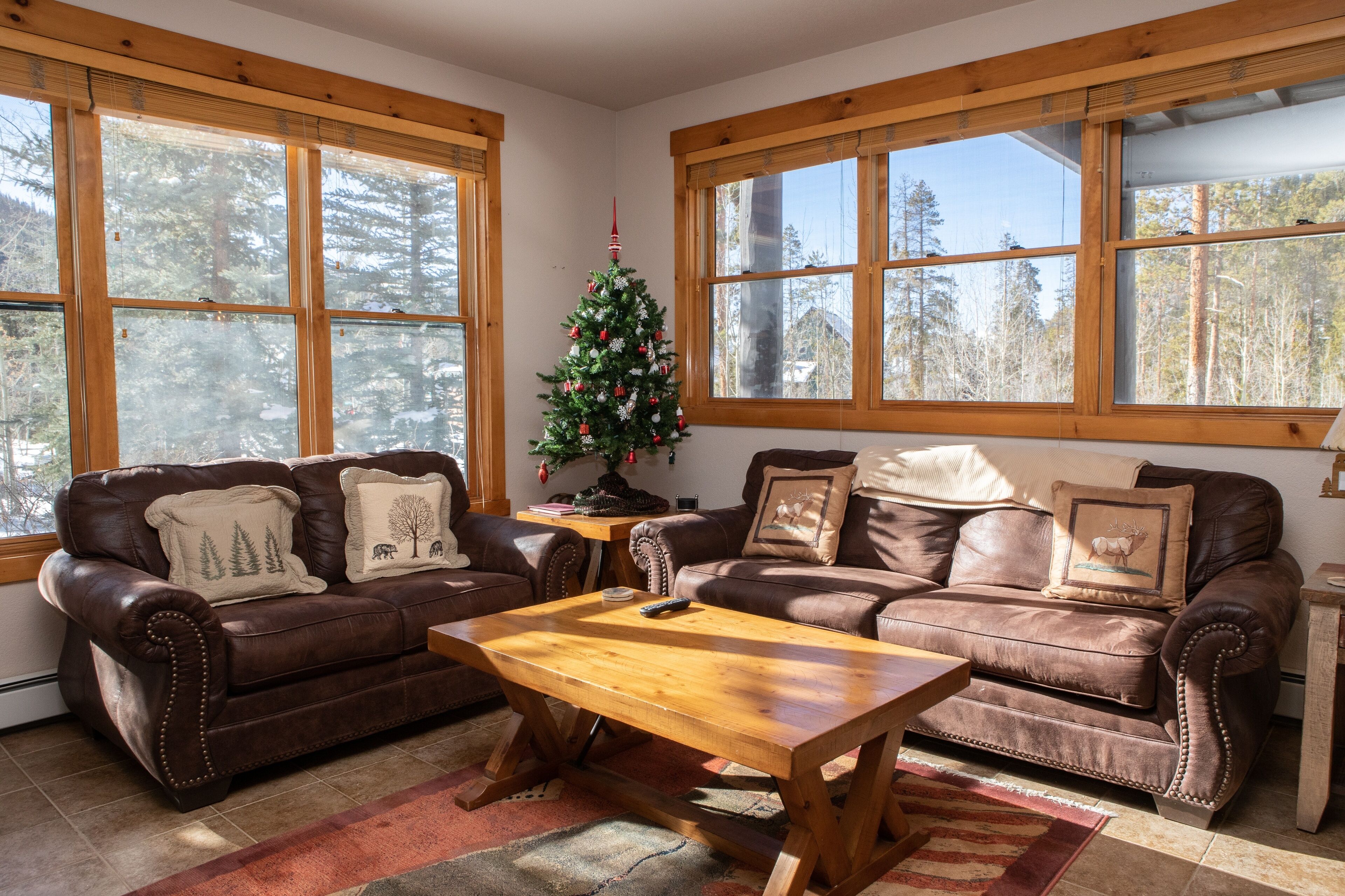 Condo, 2 Bedrooms | Living room | TV