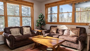 Condo, 2 Bedrooms | Living room | TV