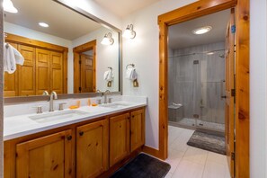 Apartment, 2 Schlafzimmer | Badezimmer