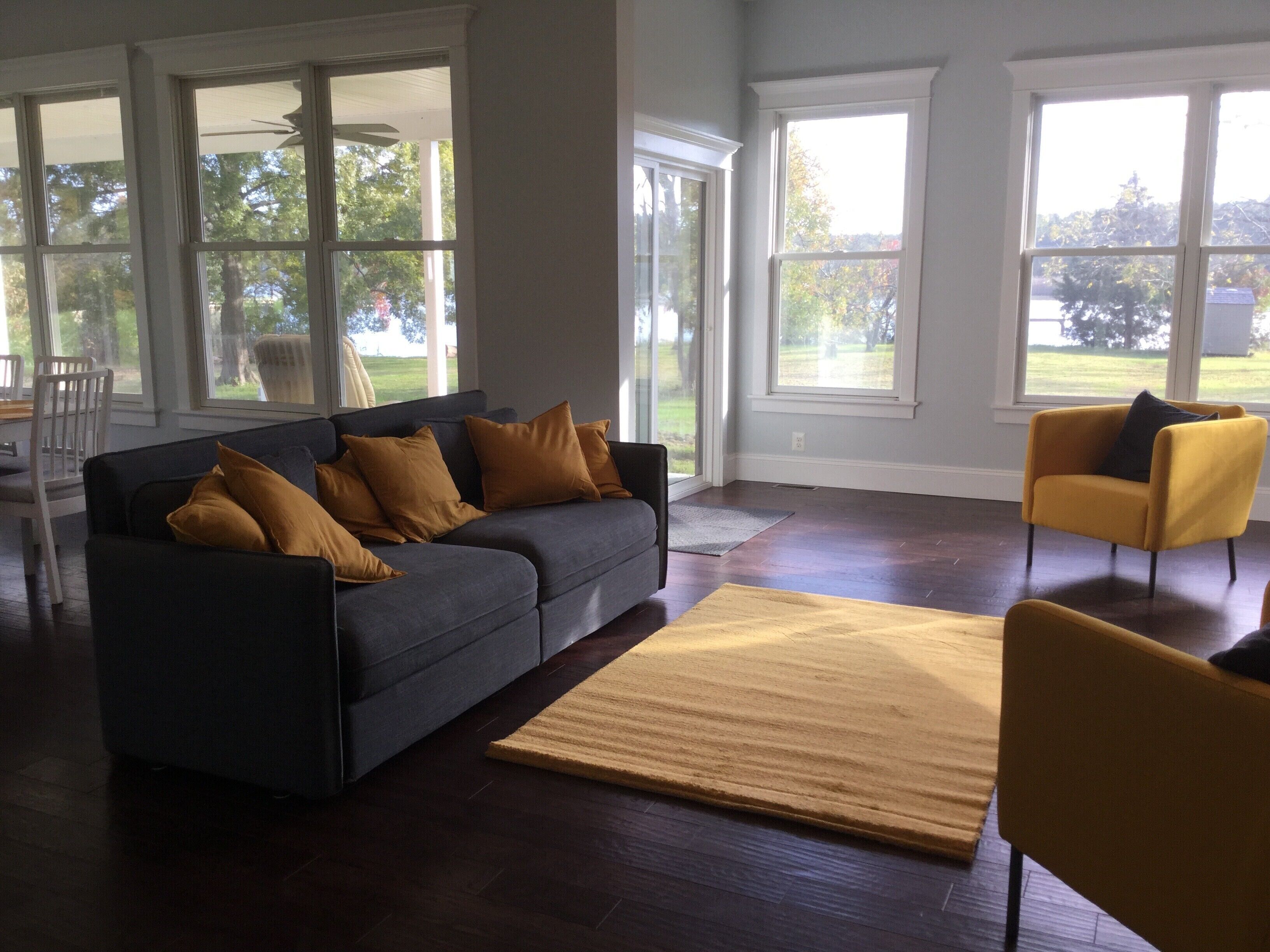 Spacious Gorgeous Waterfront Home With Sunset View