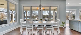 Spacious Gorgeous Waterfront Home With Sunset View