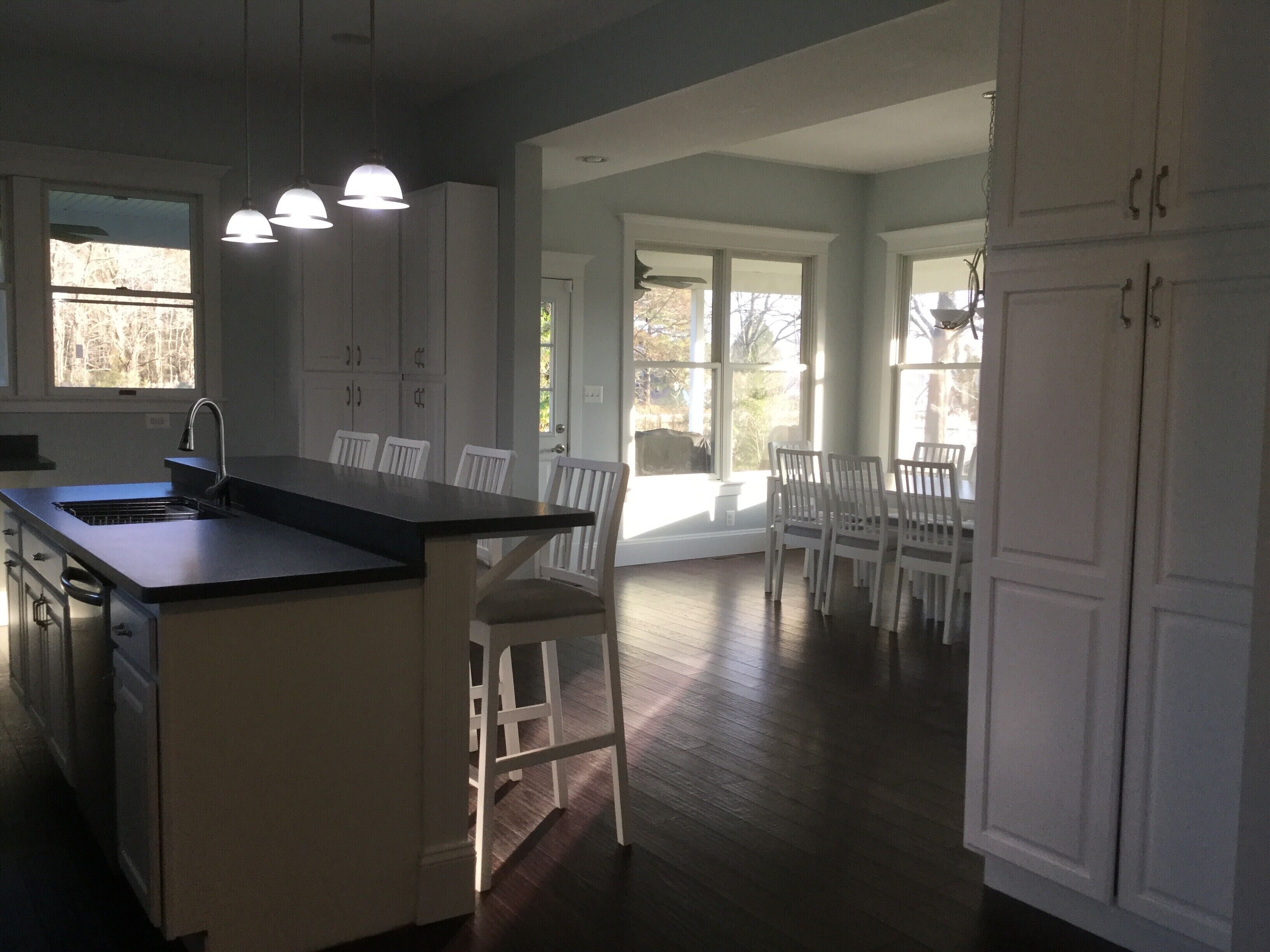 Spacious Gorgeous Waterfront Home With Sunset View