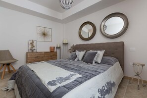 5 habitaciones, tabla de planchar con plancha y internet 