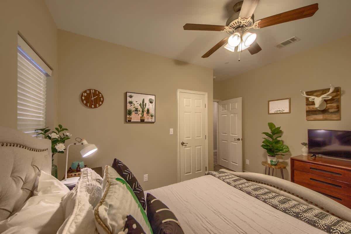2 bedrooms, iron/ironing board, free WiFi, bed sheets