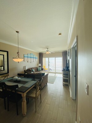 Smart TV, DVD player