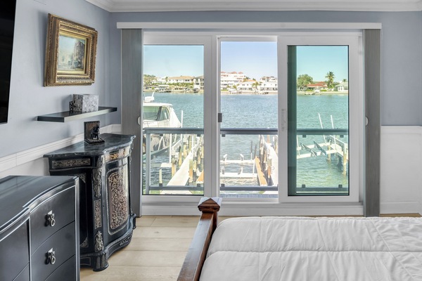 3 chambres, bureau, fer et planche Ă repasser, lit parapluie