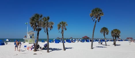 Beach nearby, sun-loungers, beach towels