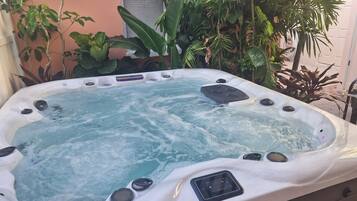 Outdoor spa tub