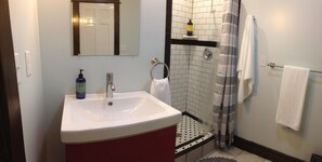 Hair dryer, towels, toilet paper - Quiet Downtown Location!!! (Nashville)