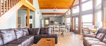 Waterfront 5 bedrooms cottage in Port Carling, Muskoka.