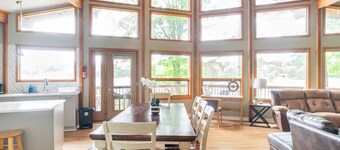 Waterfront 5 bedrooms cottage in Port Carling, Muskoka.