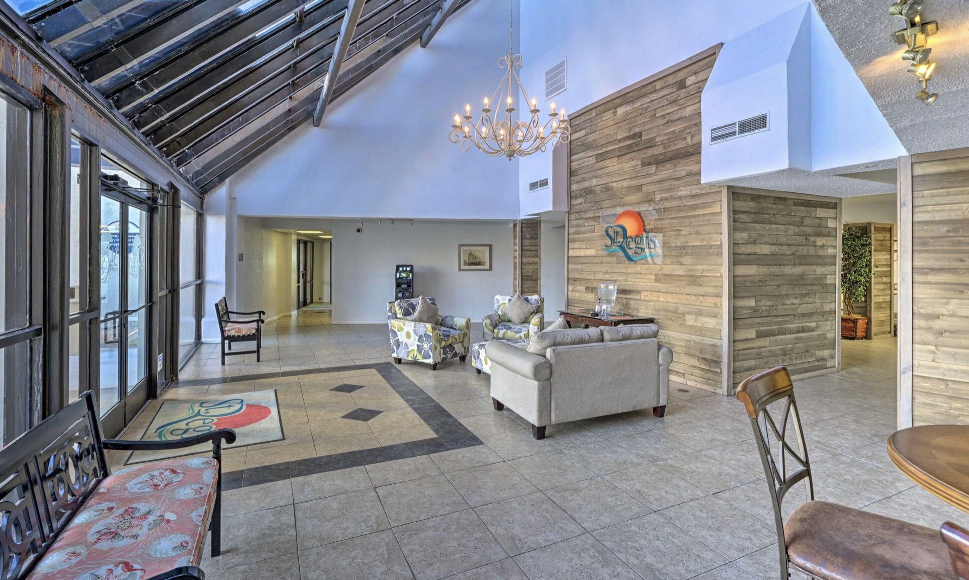 Island Breeze - Oceanfront, Pool view St Regis Condos, Linens Included ! No Pets