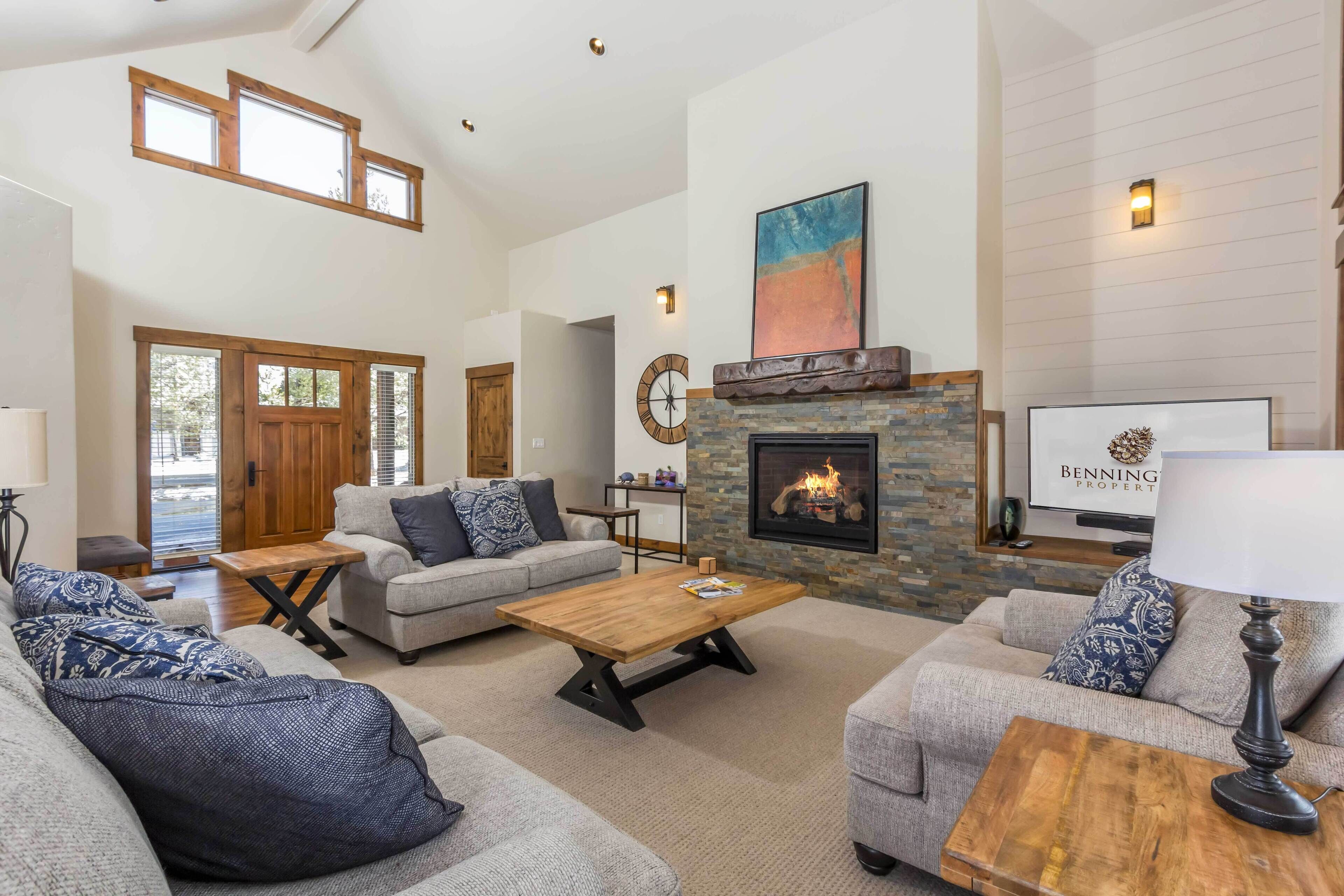 Caldera Springs Home, A/C, Mt Bachelor and Golf Course Views, Hot Tub- DANC53