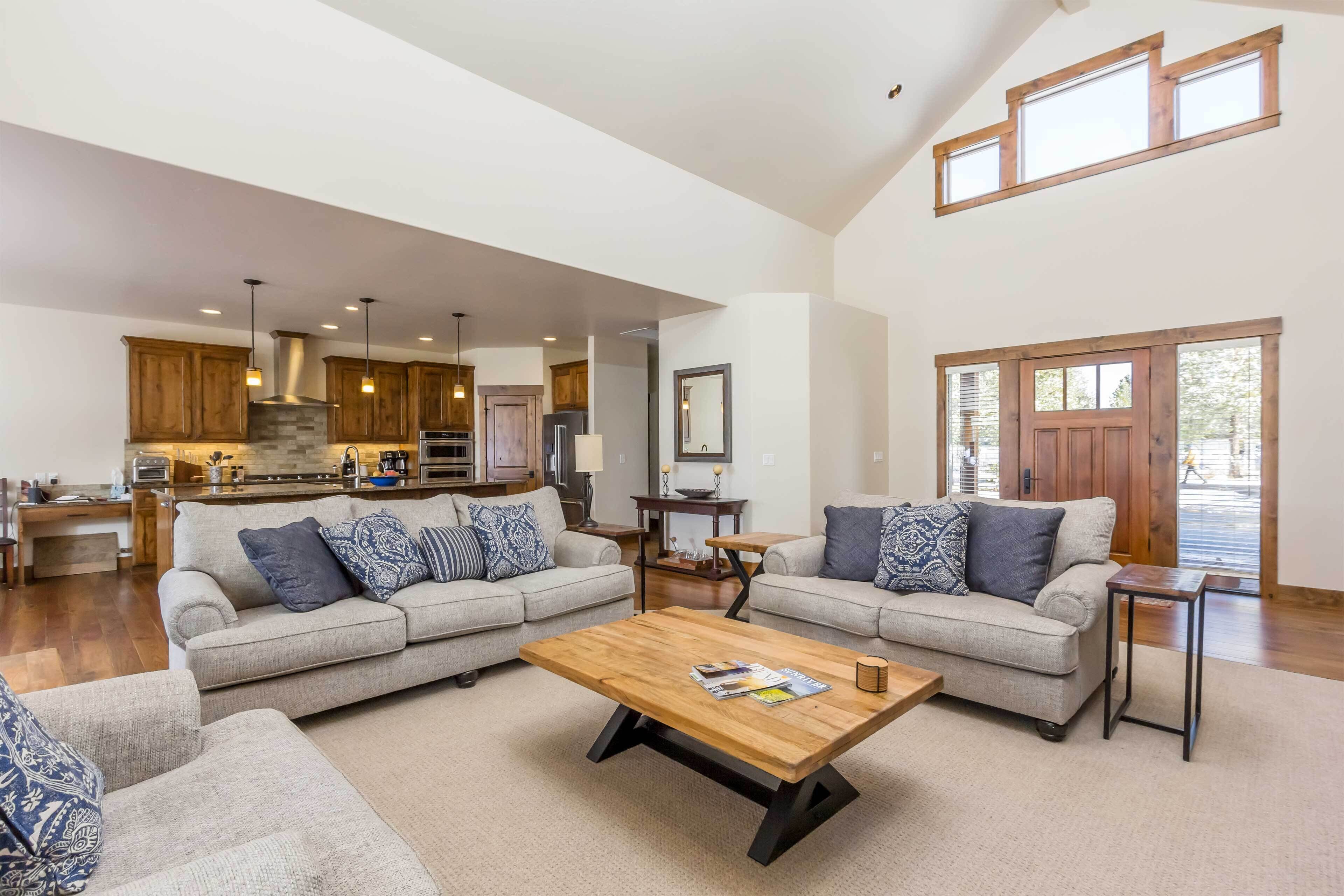 Caldera Springs Home, A/C, Mt Bachelor and Golf Course Views, Hot Tub- DANC53