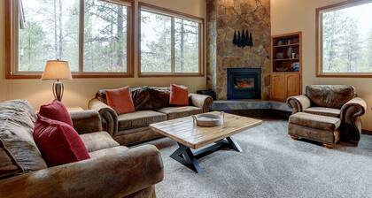 COYO18 - Beautiful, Private Hot Tub, Gas Fireplace