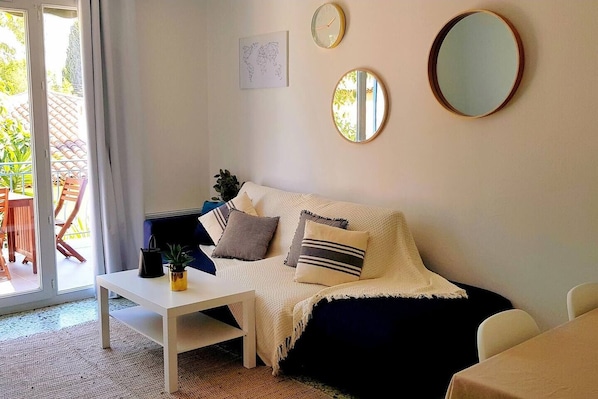 TV - Beautiful apartment with terrace (Hyères)
