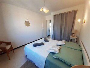 2 chambres, fer et planche à repasser, lit de bébé portatif, Wi-Fi