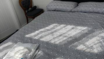 1 bedroom, desk, iron/ironing board, WiFi