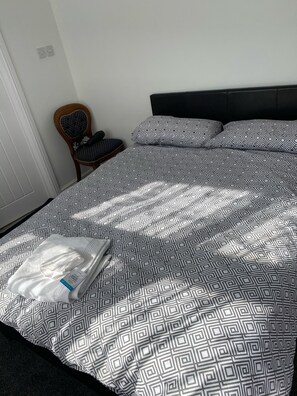 1 bedroom, desk, iron/ironing board, WiFi