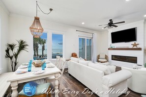 Smart TV, fireplace