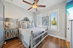 4 makuuhuonetta, silitysrauta/-lauta, ilmainen Wi-Fi, vuodevaatteet