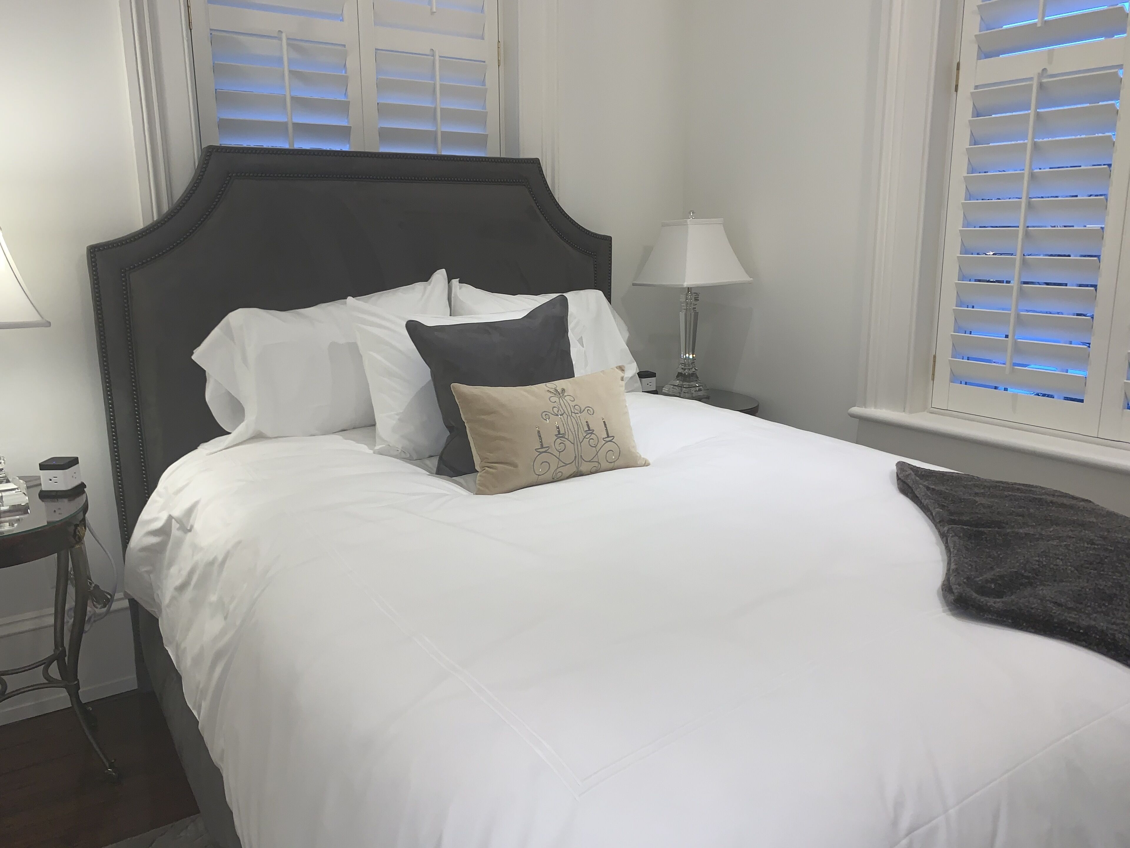 The Pearl Suite on Chippewa Square - Luxurious and Romantic