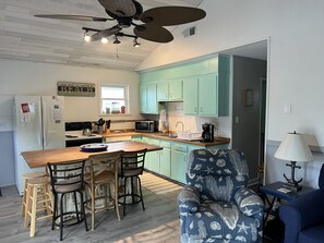 冰箱、微波炉、烤箱、炉灶