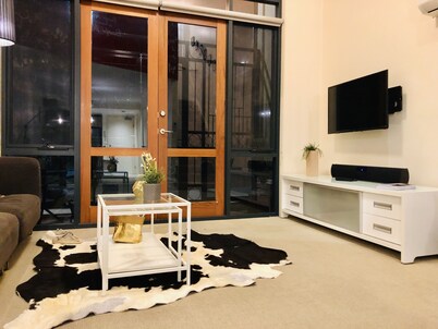 Forum Central City Loft with Free Wi-Fi and Parking