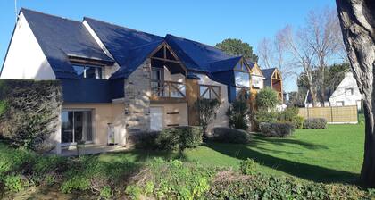 Nice duplex 30 meters from the sea direct access to the beach