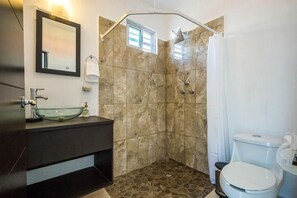 Bathroom shower - Loft Oasis (Playa del Carmen)