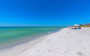 Beach nearby, sun-loungers, beach towels