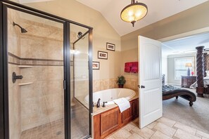 Ensemble douche/baignoire, baignoire à jets, sèche-cheveux