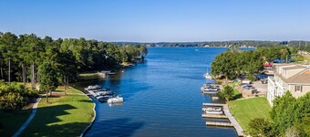 Direct Lake Access | Home Theater | Sleeps 8