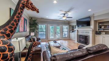 Télévision, cheminée