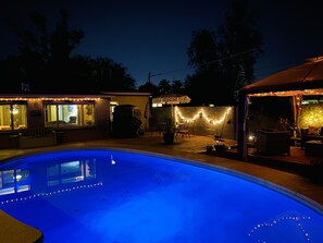 Outdoor pool - Central location with all the right amenities for the perfect vacation. (Tucson)