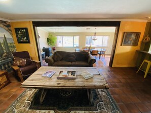 TV - Central location with all the right amenities for the perfect vacation. (Tucson)