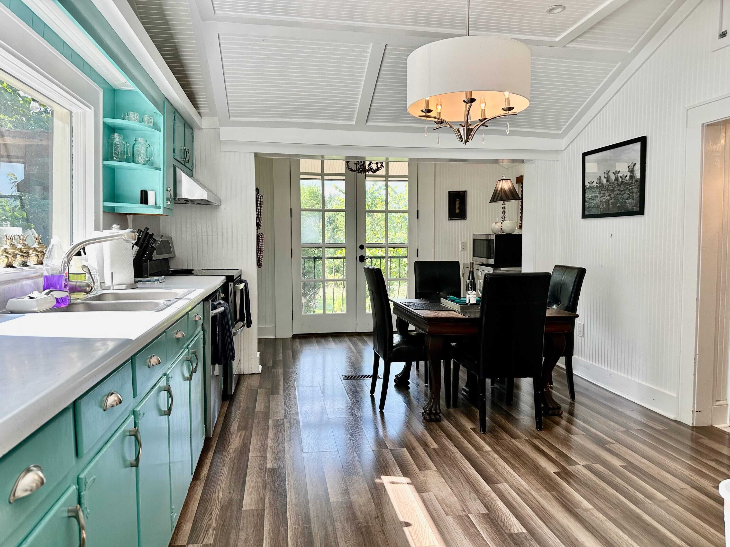 Asheville Chocolate Cabin - fire pit, hot tub