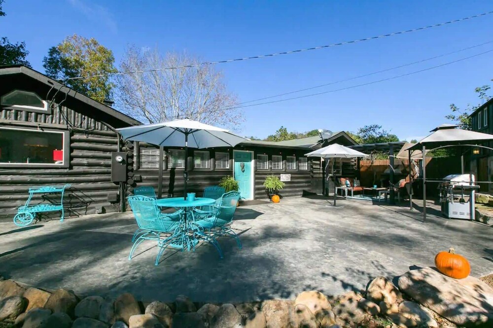 Asheville Chocolate Cabin - fire pit, hot tub
