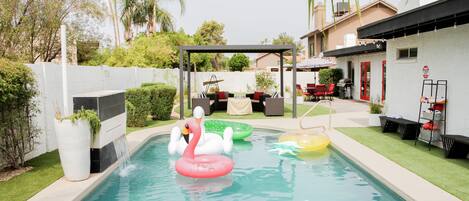 恒温泳池,瀑布泳池