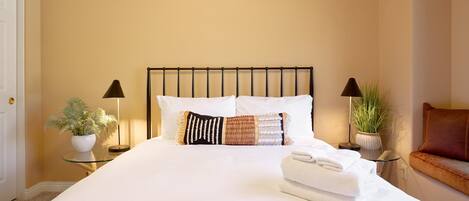 5 bedrooms, desk, iron/ironing board, travel crib