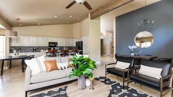 Smart TV, fireplace
