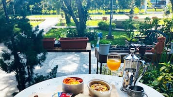 Daily buffet breakfast for a fee